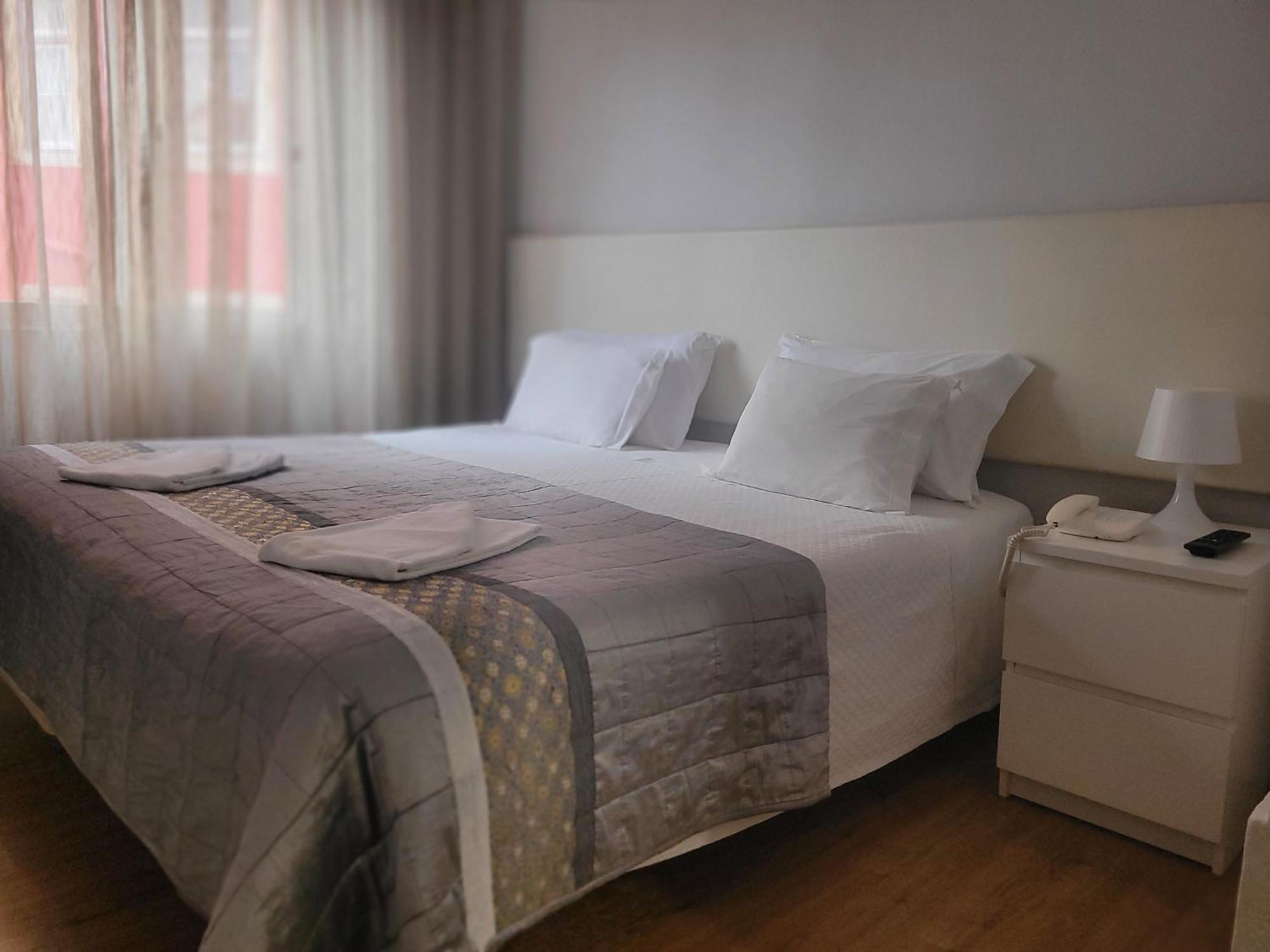 Residencial Valentina Ξενοδοχείο Lisboa Εξωτερικό φωτογραφία A bedroom in a hotel